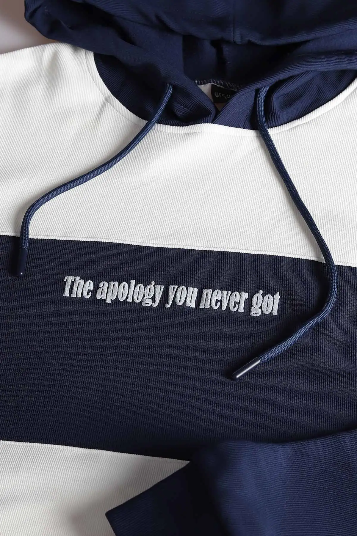 Lacivert Beyaz Cep Detaylı Yazılı Kapüşonlu Erkek Sweatshirt 396163