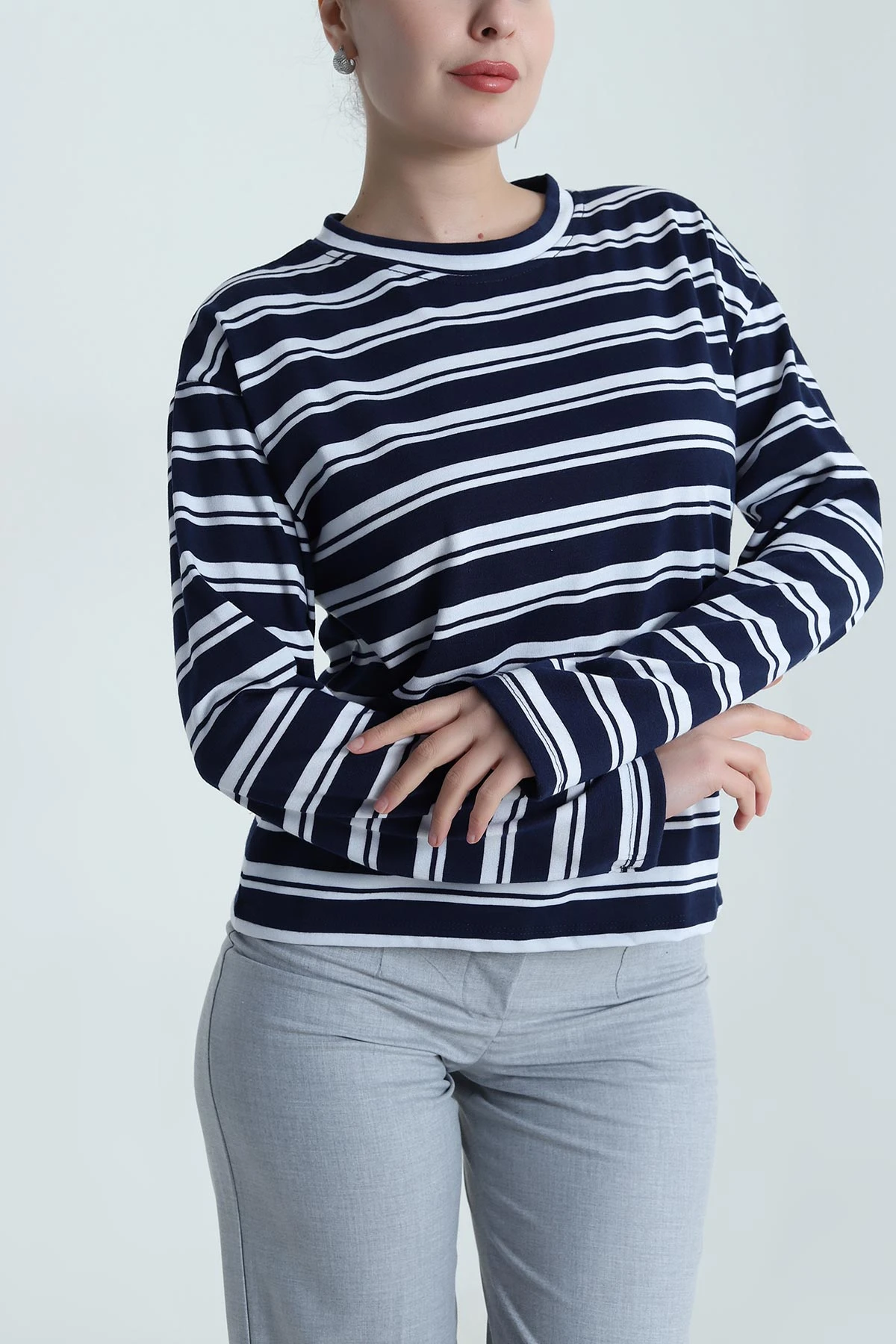 Lacivert Çizgili Bisiklet Yaka Kadın Sweat 493745