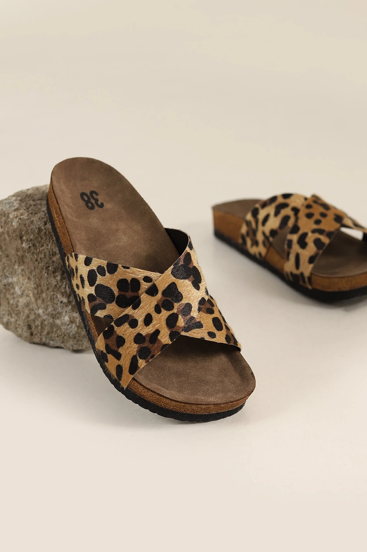Leopar Desenli Çapraz Bantlı Mantar Taban Kadın Terlik 440083