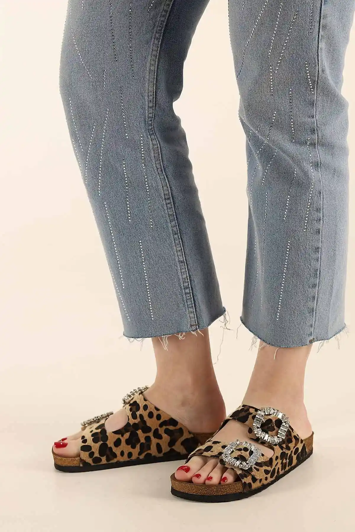 Leopar Desenli Taş Tokalı Mantar Taban Terlik 440989