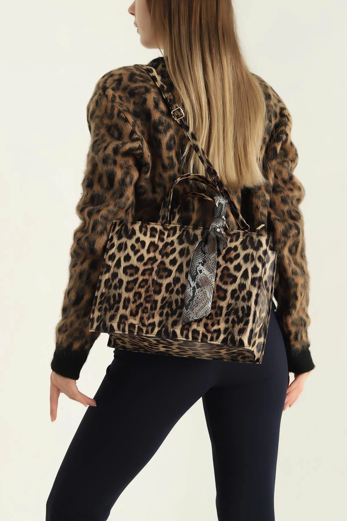 Leopar Desenli Fularlı Kadın El ve Omuz Çantası 324686