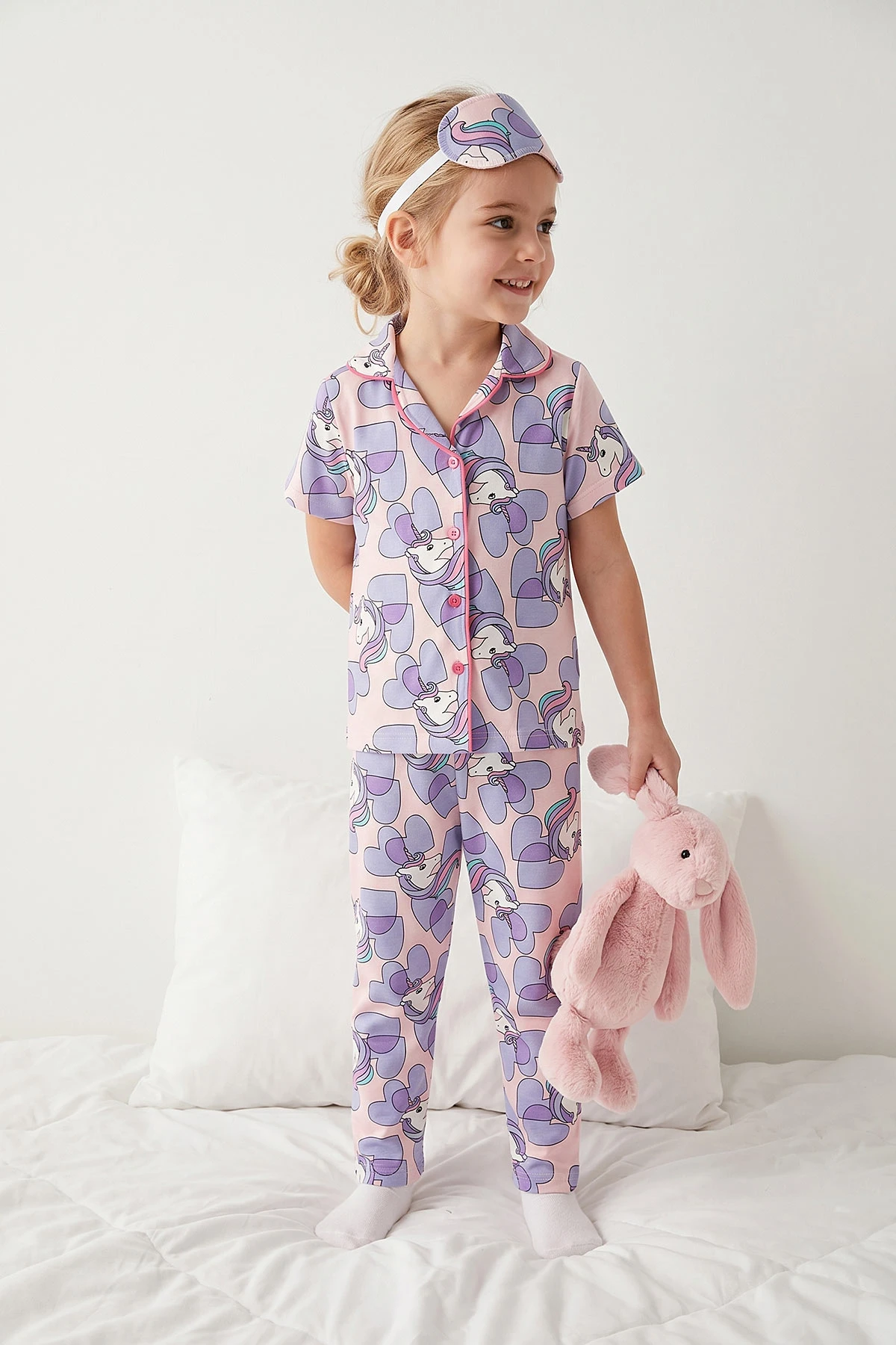 Lila (4-12 Yaş)Karakter Baskılı Kısa Kol Ön Düğmeli Göz Bandı Detaylı Kız Çocuk Pijama Takım 453236