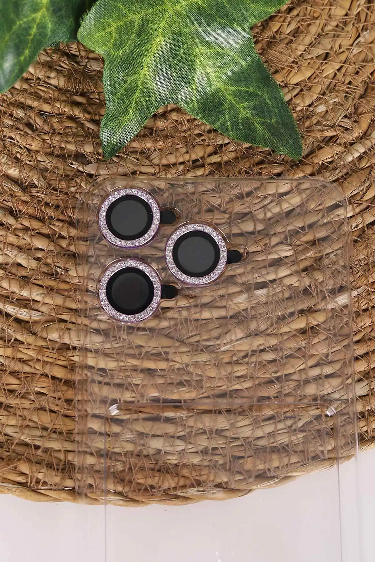 Lila TeknoCase İPhone 16 Pro Max Uyumlu Nelly Diamond Serisi Taşlı Lens Hediyeli Sert Silikon Telefon Kılıfı 480959