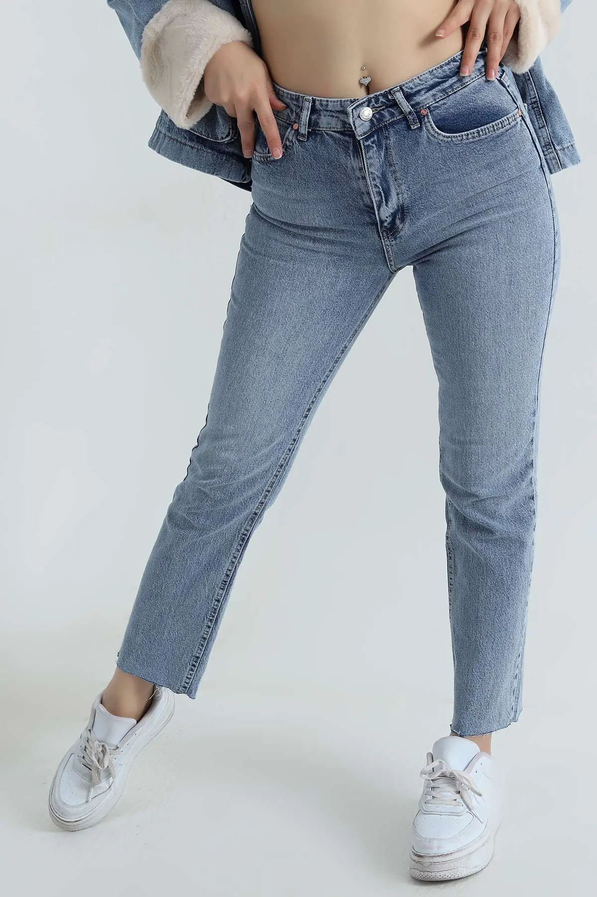 Mavi Lazer Paça Mom Kadın Kot Pantolon 406310