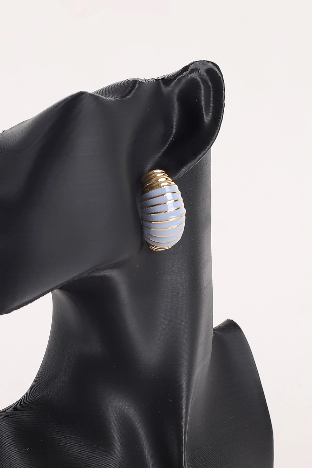 Mavi Tırtıklı Koza Model Gold Detaylı Çivi Küpe 368759