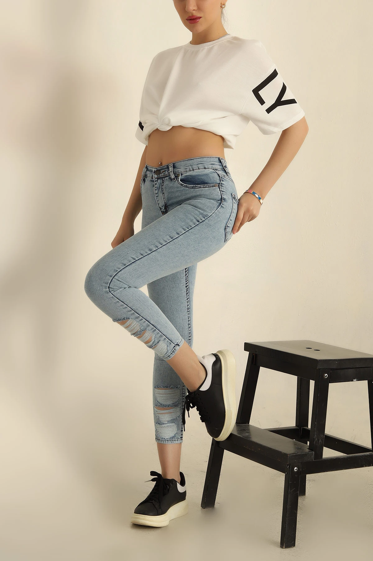 Mavi Yırtık Likralı Kot Pantolon 259595