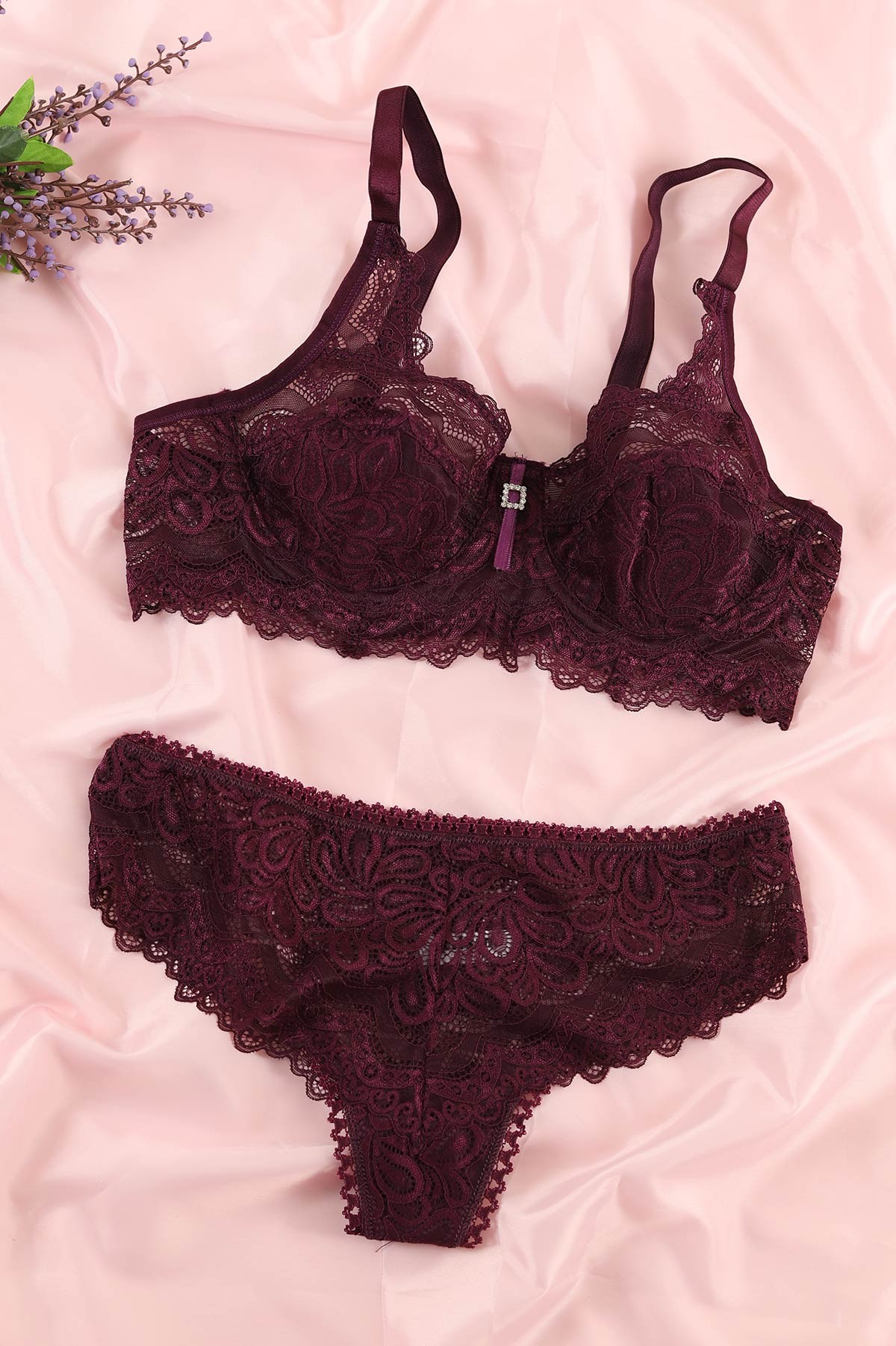 Mor sütyen takımı