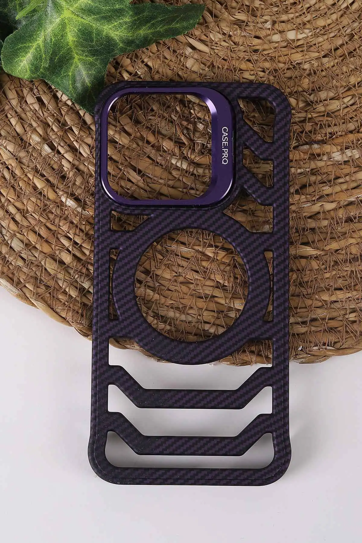 Mor TeknoCase İPhone 15 Pro Uyumlu Creative Fiber Case Serisi Lens Hediyeli Vakumlu Sert Silikon Telefon Kılıfı 430911