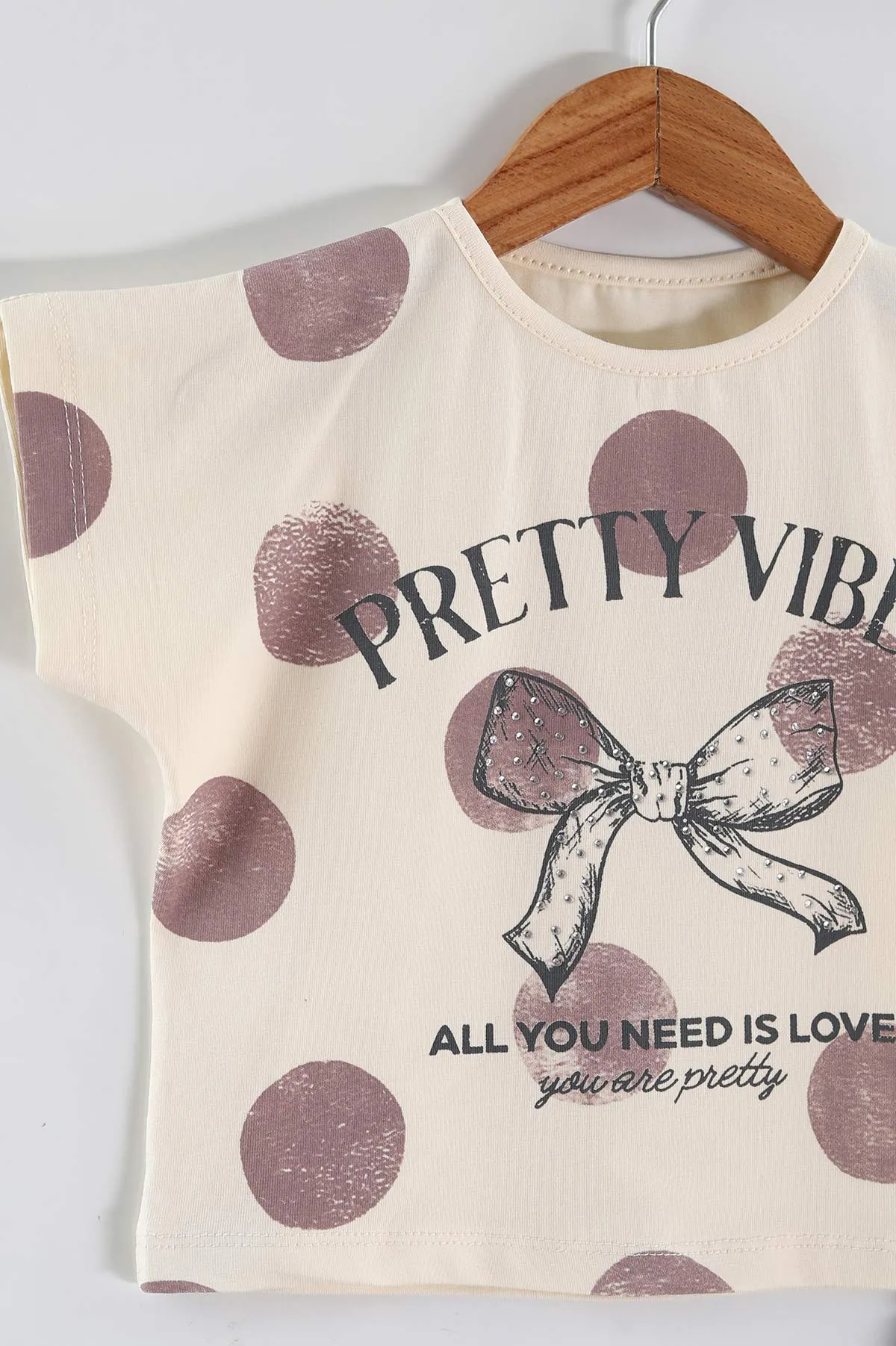 Mürdüm (1-5 Yaş) Prety Vibes Taş Baskılı Tişörtlü Müslin Şortlu Kız Çocuk Yazlık Takım 458948