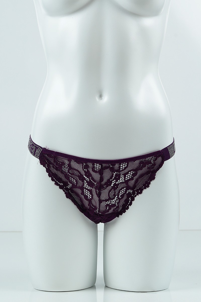 Uning koylagi ostida yashirin kamera kozdan kechirmoqda. Ona va ogil pastel jinsiy aloqa