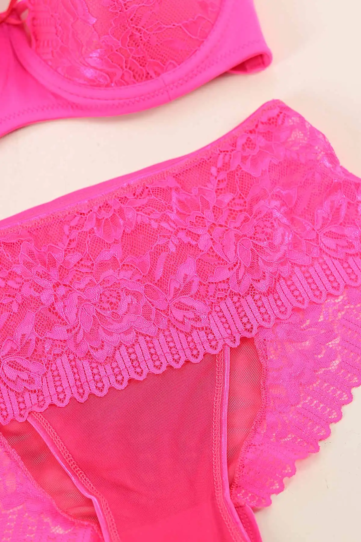 Neon Fuşya Dantel İslemeli Desteksiz C Cup Sütyen Takım 374844