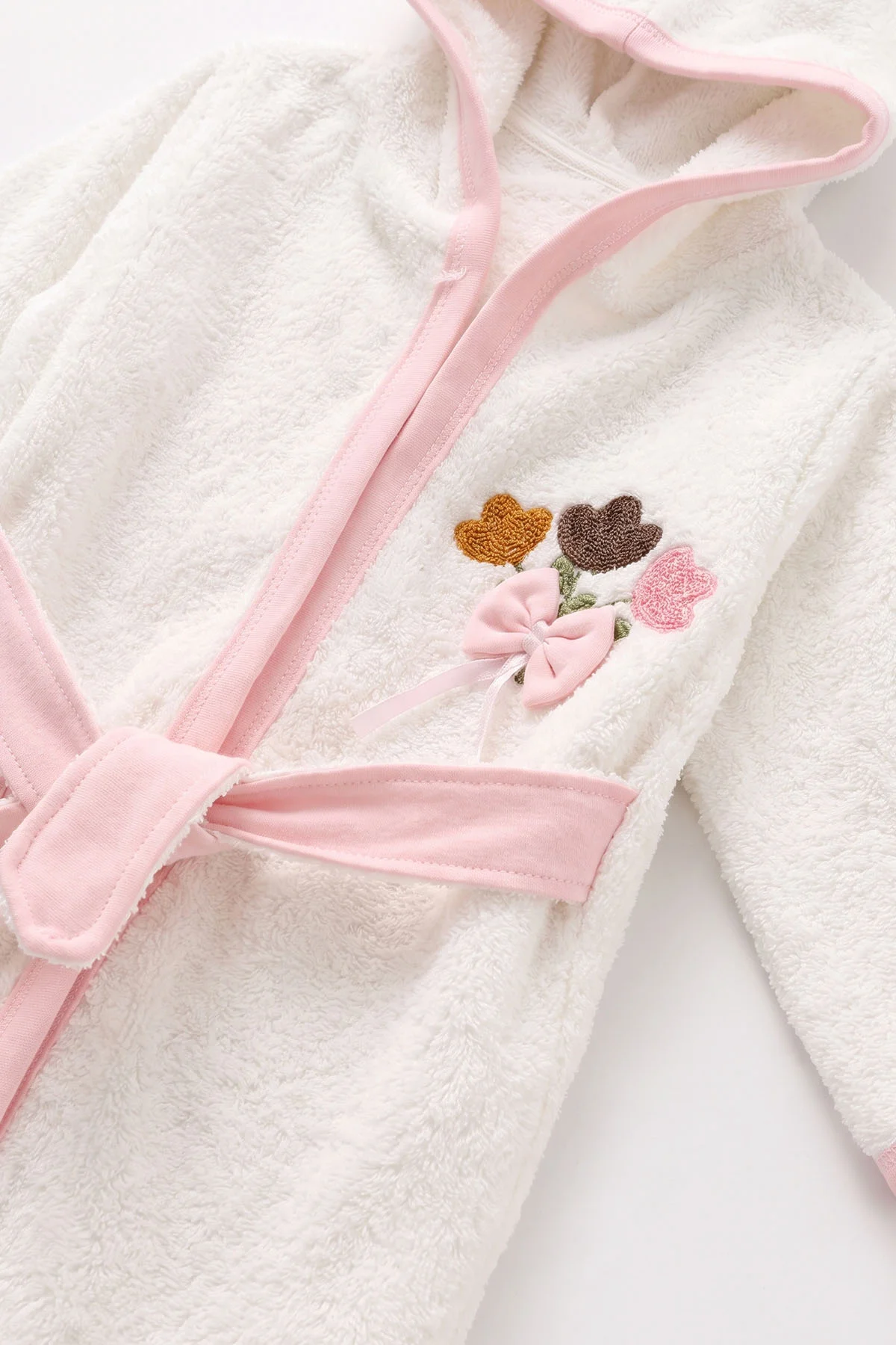 Pembe (0-6 Ay) 4 Parça Süzene Çiçek Nakışlı Kız Bebek Kutulu Bornoz Seti 476654