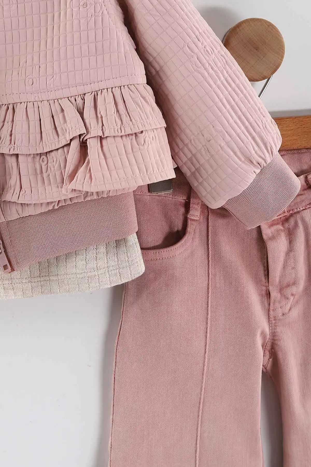 Pembe (1-5 Yaş) Çiçek Nakışlı Badili Fırfırlı Ceketli Kot Pantolonlu Kız Çocuk 3'lü Takım 443776