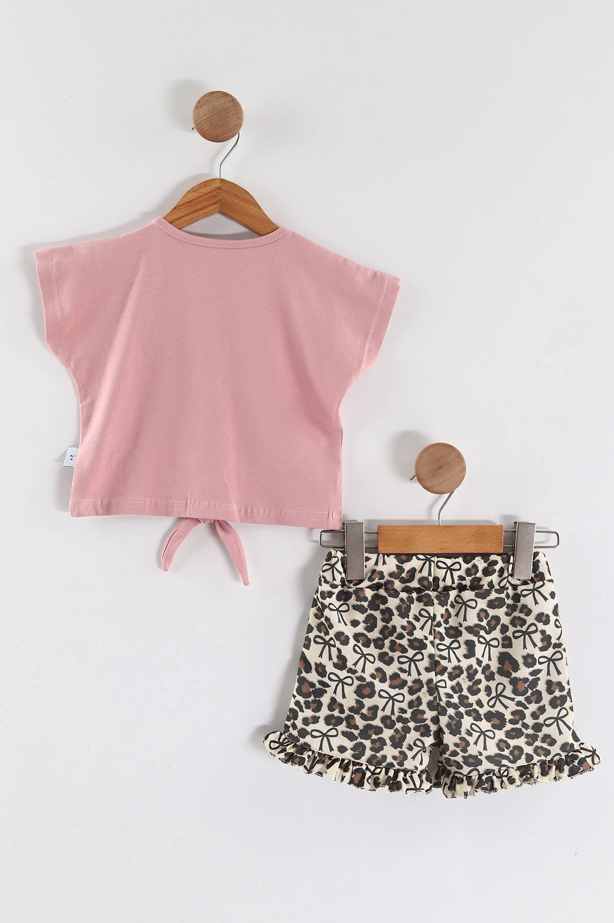 Pembe (1-5 Yaş) Fiyonk Baskılı Göbekten Bağlamalı Tişörtlü  Leopar Şortlu  Süprem Kız Çocuk Yazlık Takım 458953