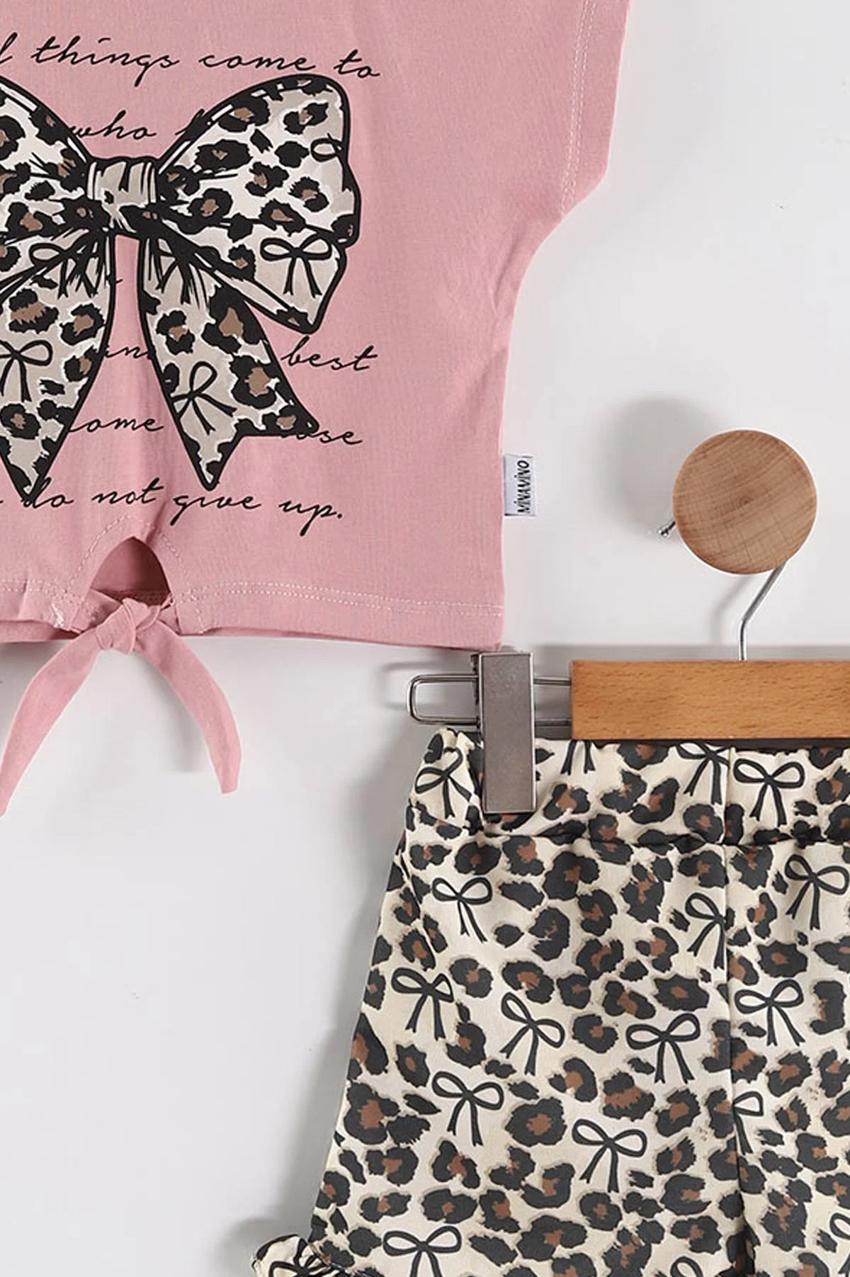 Pembe (1-5 Yaş) Fiyonk Baskılı Göbekten Bağlamalı Tişörtlü  Leopar Şortlu  Süprem Kız Çocuk Yazlık Takım 458953