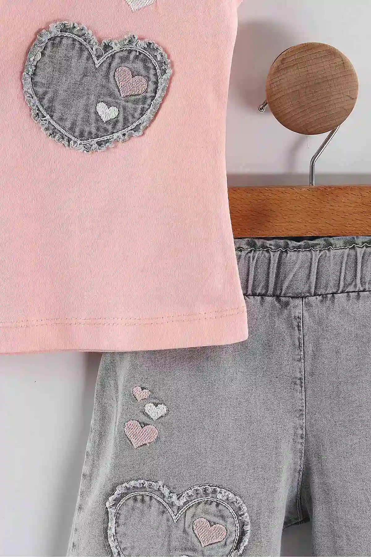 Pembe (1-5 Yaş) Kalp  Nakışlı Süprem Tişörtlü Kot Şortlu Kız Çocuk Yazlık Takım 455824
