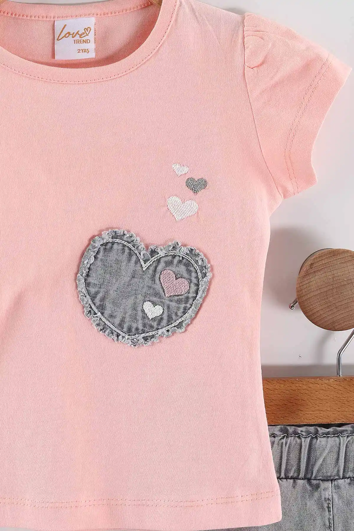 Pembe (1-5 Yaş) Kalp  Nakışlı Süprem Tişörtlü Kot Şortlu Kız Çocuk Yazlık Takım 455824