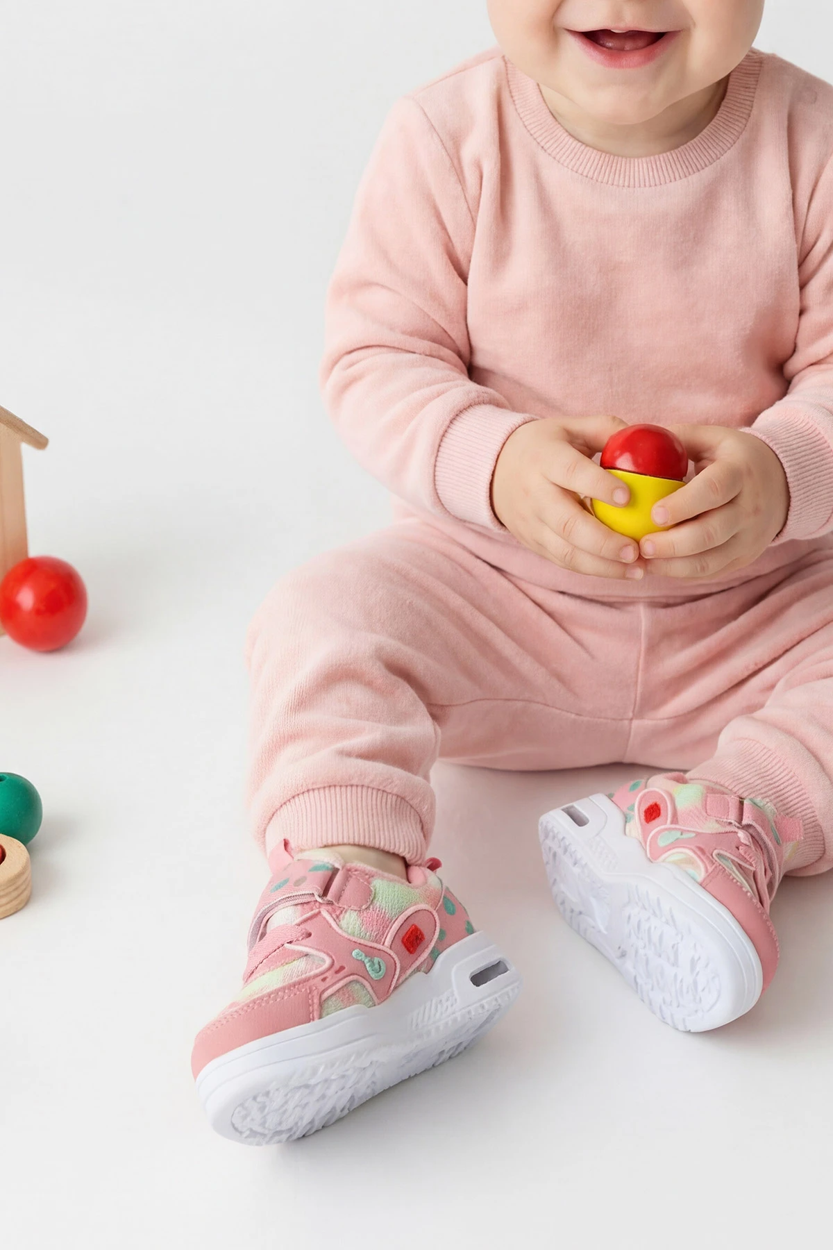 Pembe ( 22 - 25 ) Cırt Bantlı Işıklı Kız Bebek Spor Ayakkabı 438575