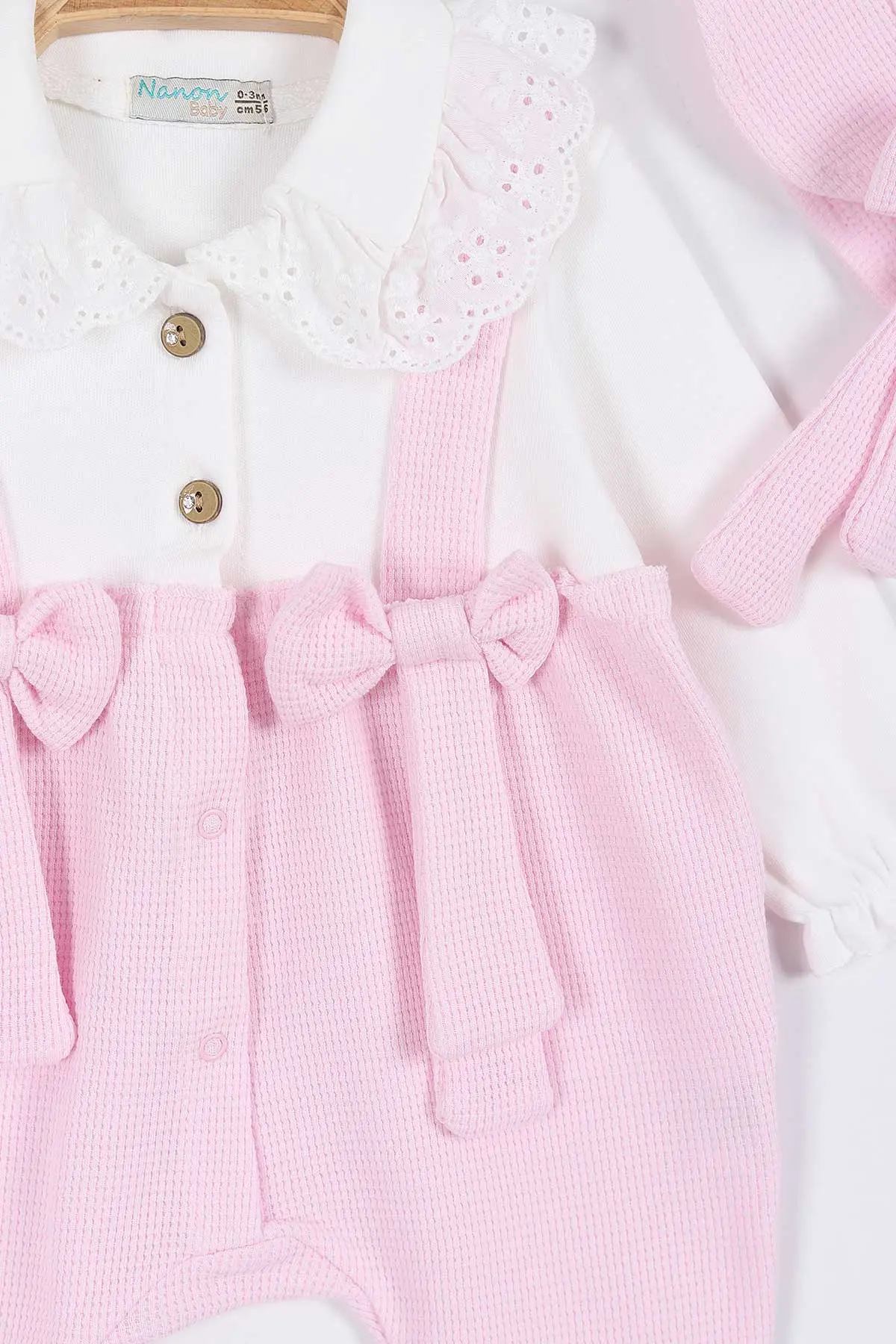 Pembe (3-12 Ay) Güpür Yaka Detaylı Fiyonklu Patikli Şapkalı Kız Bebek Tulum 304147