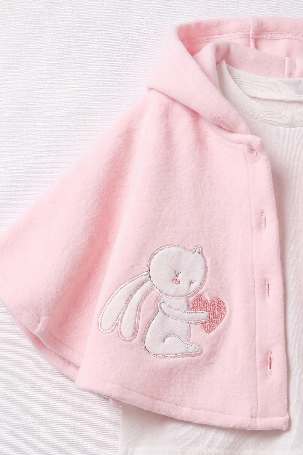 Pembe (3-12 Ay) Tavşan Nakışlı Kapüşonlu Polar Pelerinli Kız Bebek 3'lü Takım 487767