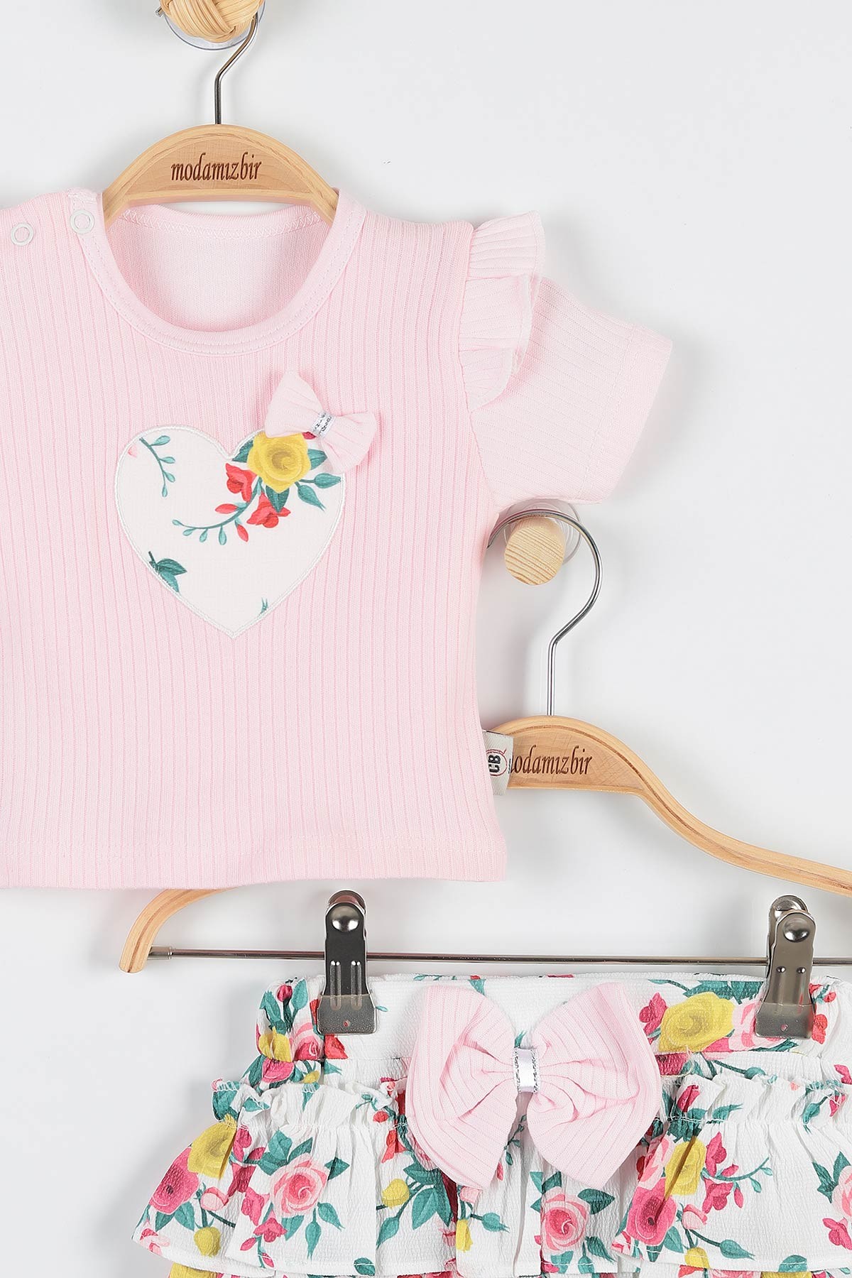 Pembe (3-15 Ay) Fiyonklu Çiçek Baskılı Kalp Nakışlı Kız Bebe Takım 173394