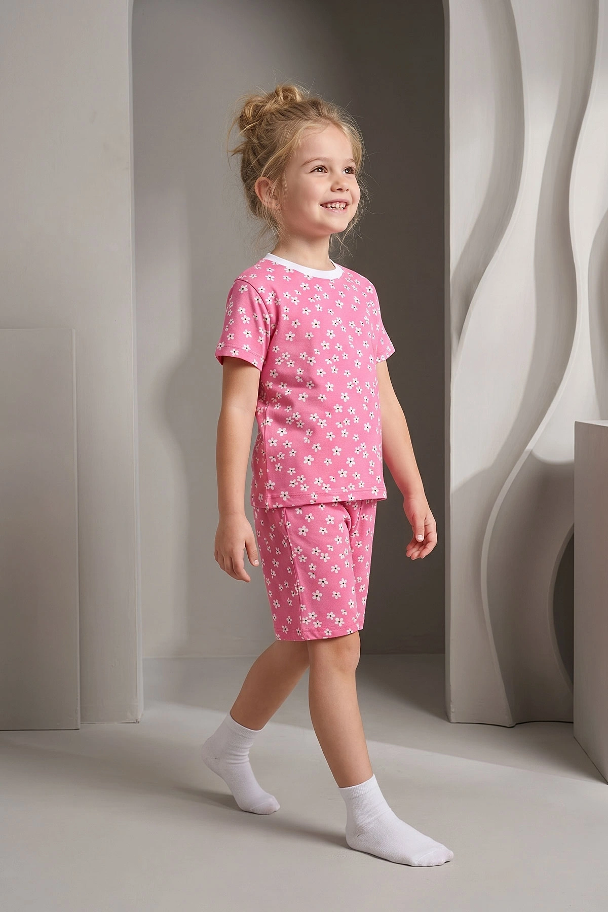 Pembe (3-8 Yaş)Küçük Çiçek Desenli Şortlu Kız Çocuk Pijama Takımı 461465