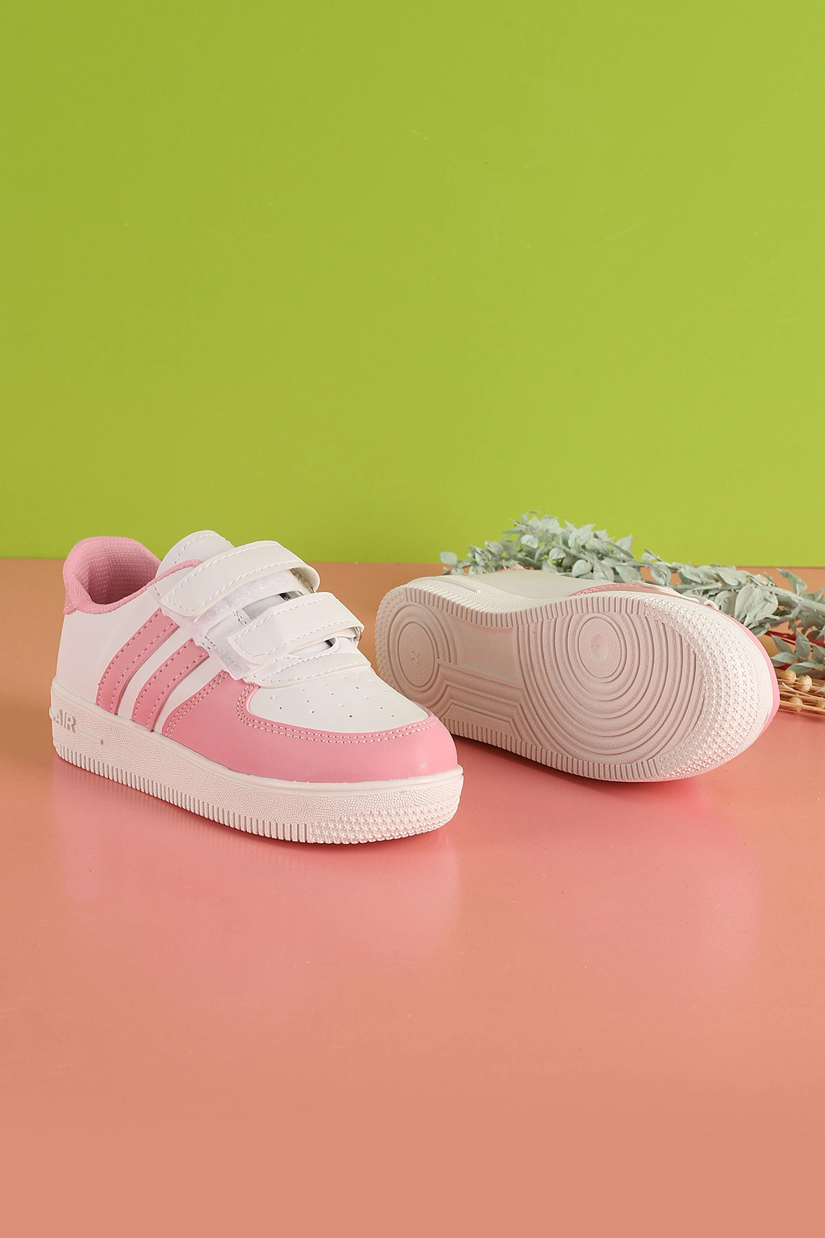 Pembe (30-35 Filet)Kalın Taban Delikli Cırtlı Şerit Çizgili Çocuk Spor Ayakkabı 353596
