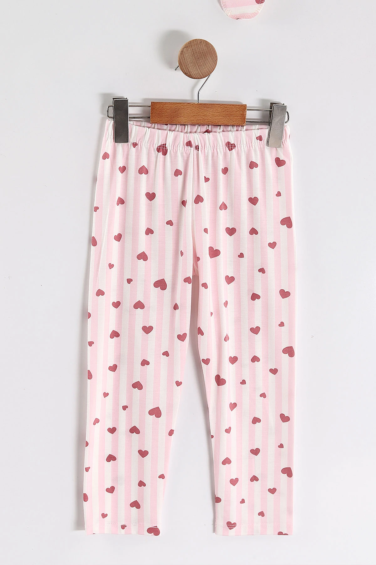 Pembe (4-12 Yaş) Kalp Baskılı Kısa Kol Ön Düğmeli Göz Bandı Detaylı Kız Çocuk Pijama Takım 453261