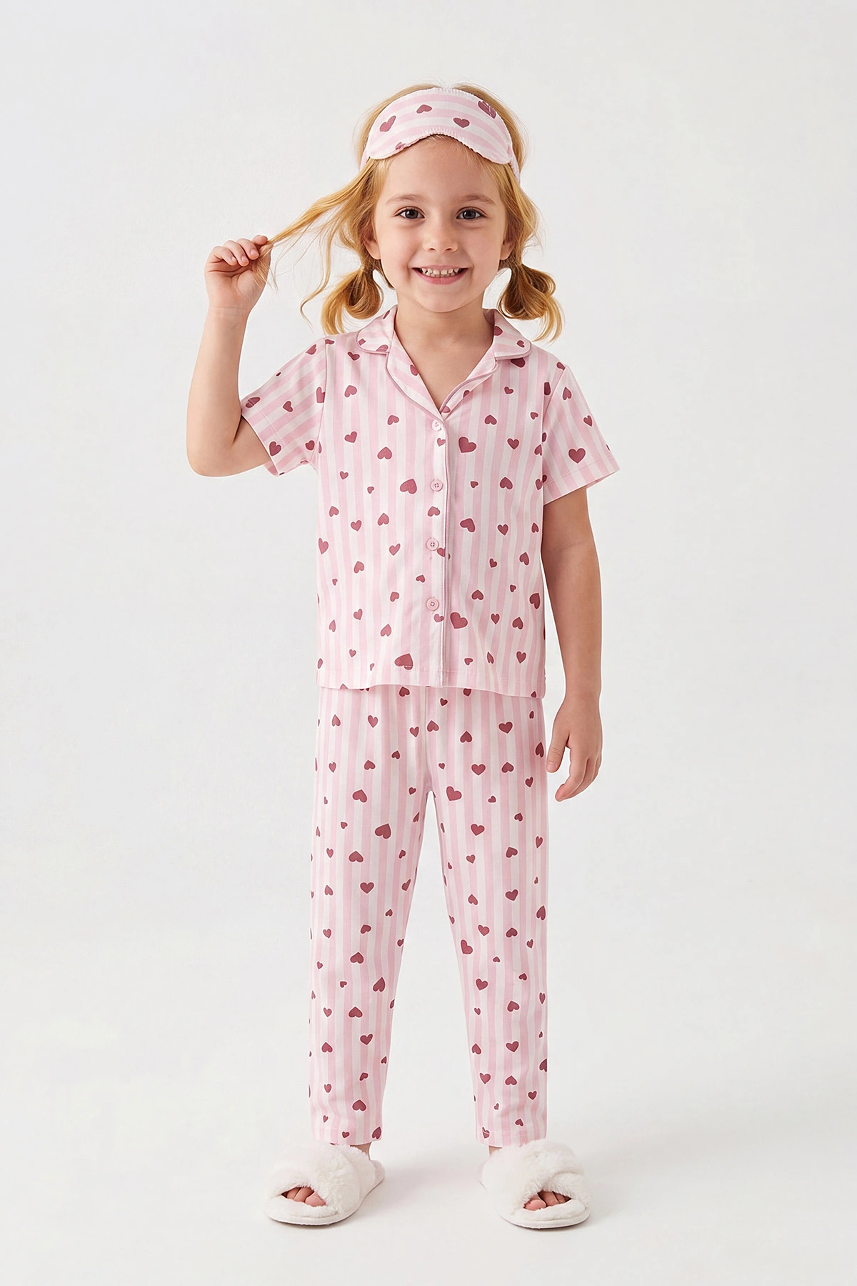 Pembe (4-12 Yaş) Kalp Baskılı Kısa Kol Ön Düğmeli Göz Bandı Detaylı Kız Çocuk Pijama Takım 453261