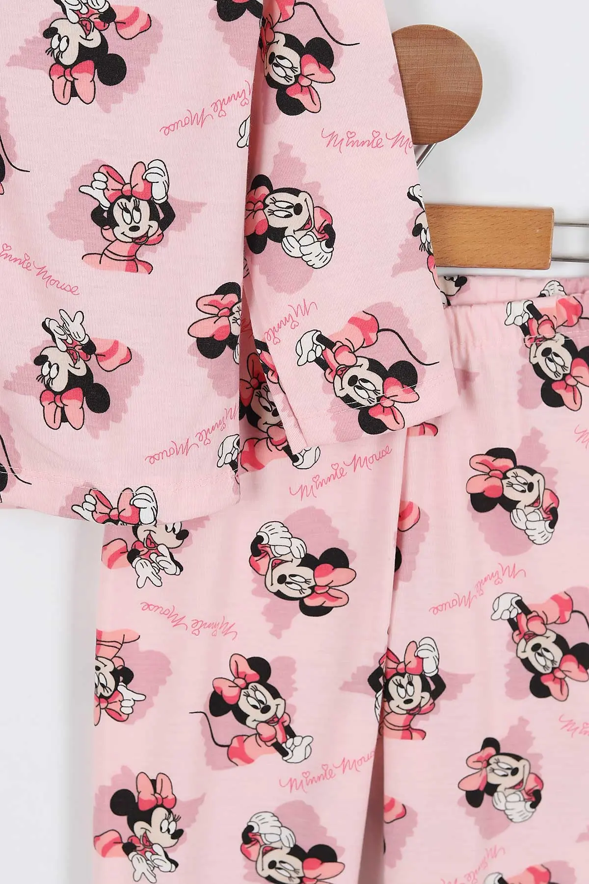 Pembe (4-12 Yaş) Karakter Baskılı Ön Düğmeli Göz Bandı Detaylı Kız Çocuk Pijama Takım 337925