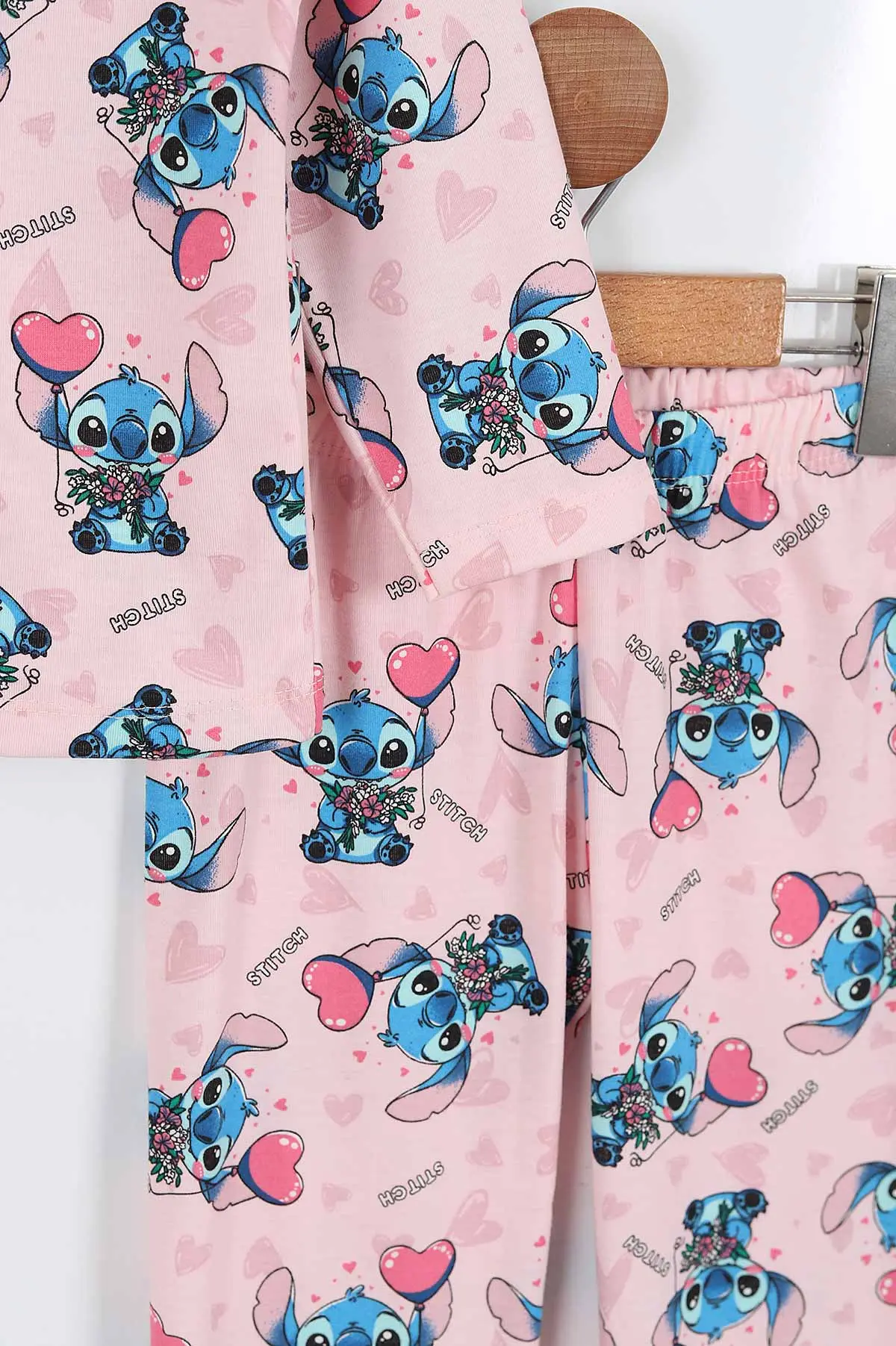 Pembe (4-12 Yaş) Uçan Kalp Baskılı Ön Düğmeli Göz Bandı Detaylı Kız Çocuk Pijama Takım 337936