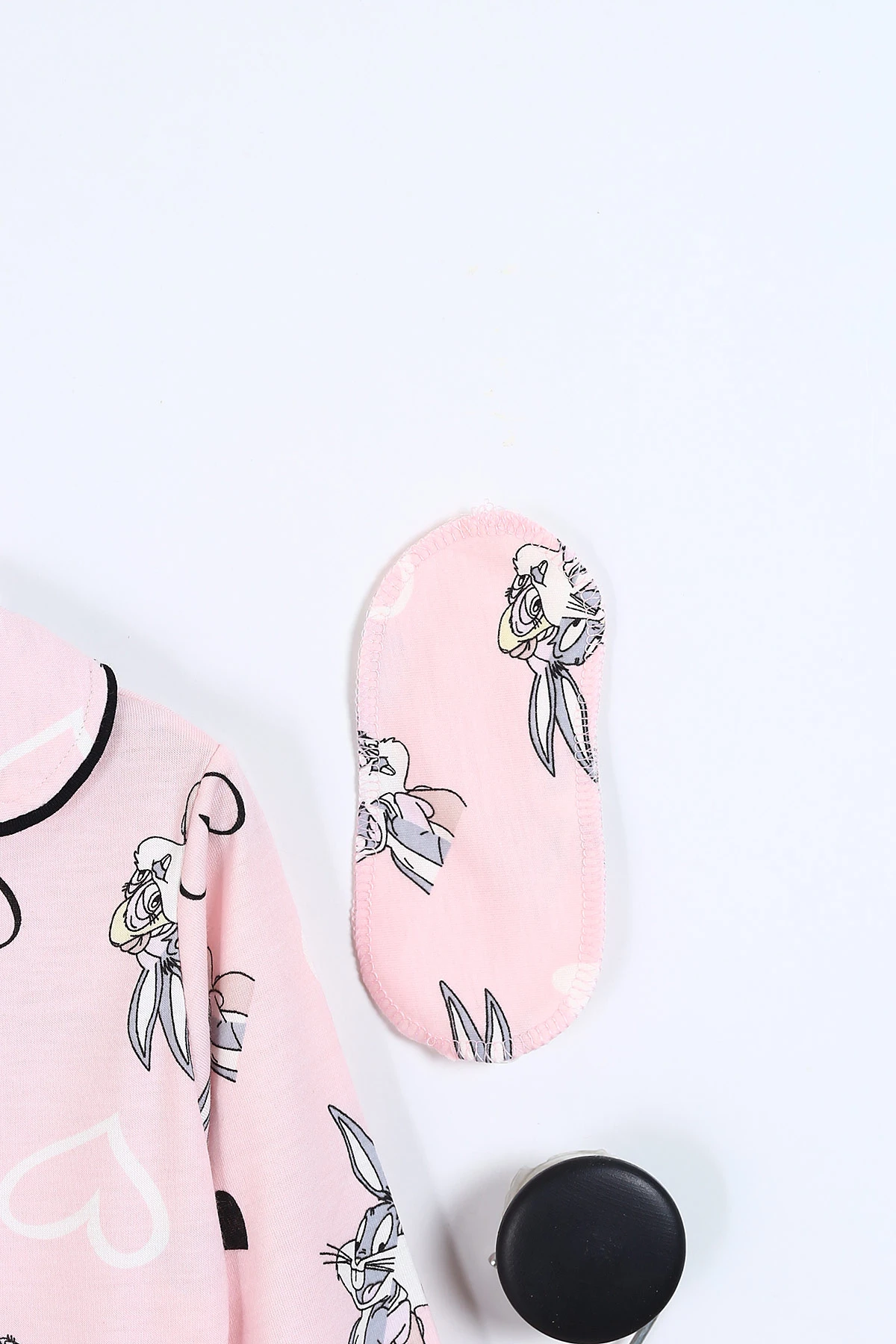 Pembe (4-12 Yaş)Tavşan Baskılı Ön Düğmeli Göz Bandı Detaylı Kız Çocuk Pijama Takım  337896