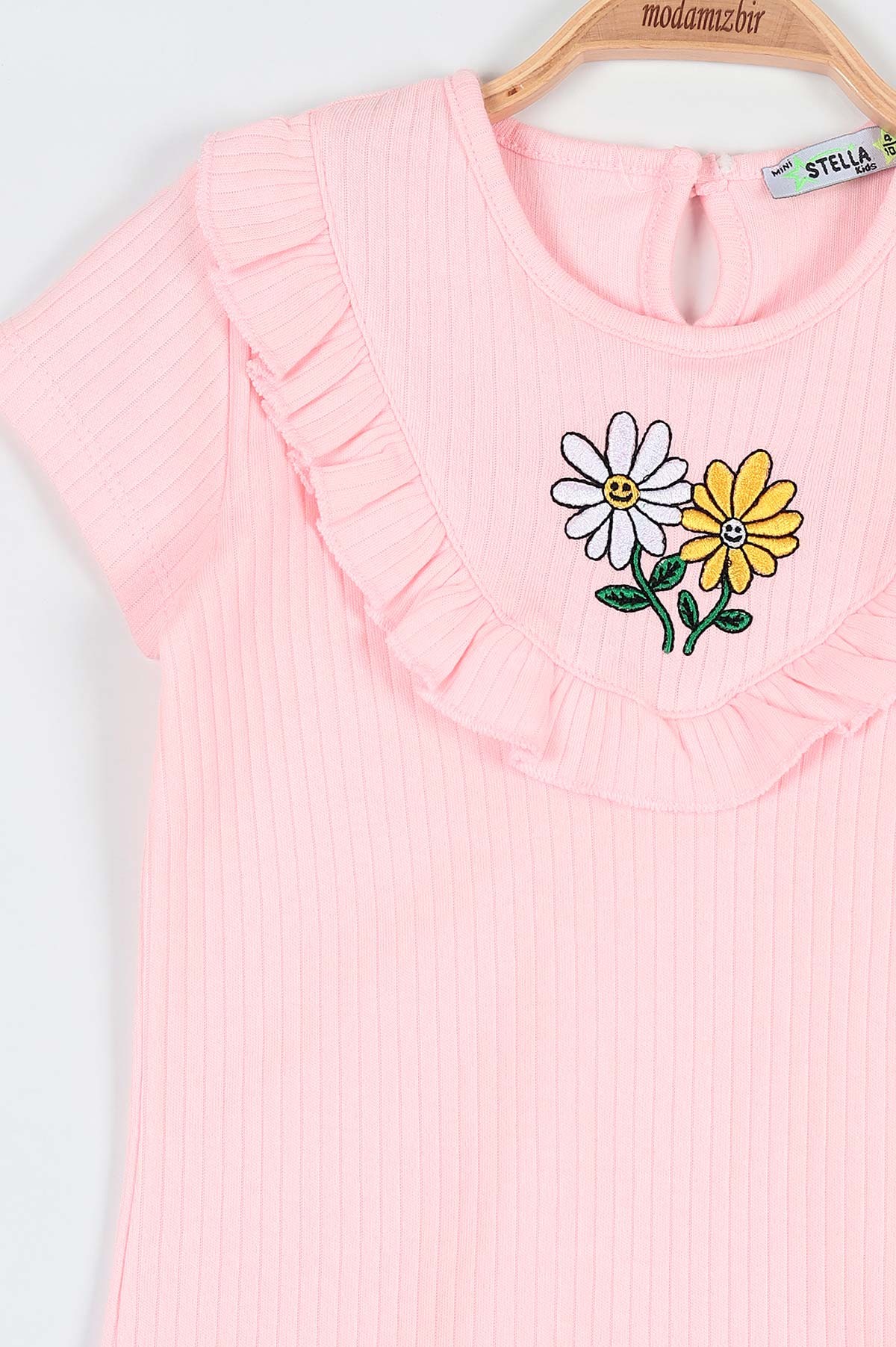 Pembe (4-8 Yaş) Papatya Nakışlı Yaka Fırfırlı Şortlu Kız Bebe Takım 191387