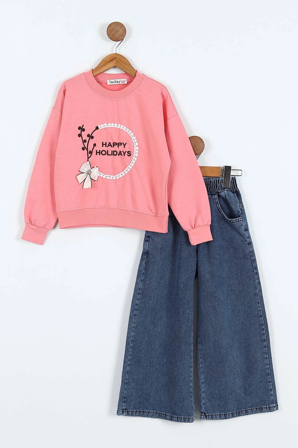 Pembe (5-10 Yaş)Happy Holidays Nakışlı Sweatli Bol Paça Kot Pantolonlu Kız Çocuk 2'li Takım 416188