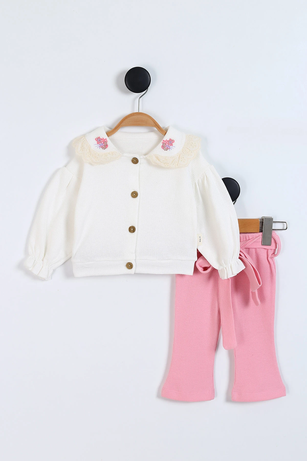 Pembe (6-24 Ay) Waffle Kumaş Yaka Nakışlı Alt Kemer Aksesuarlı Kız Bebek Takım 339622