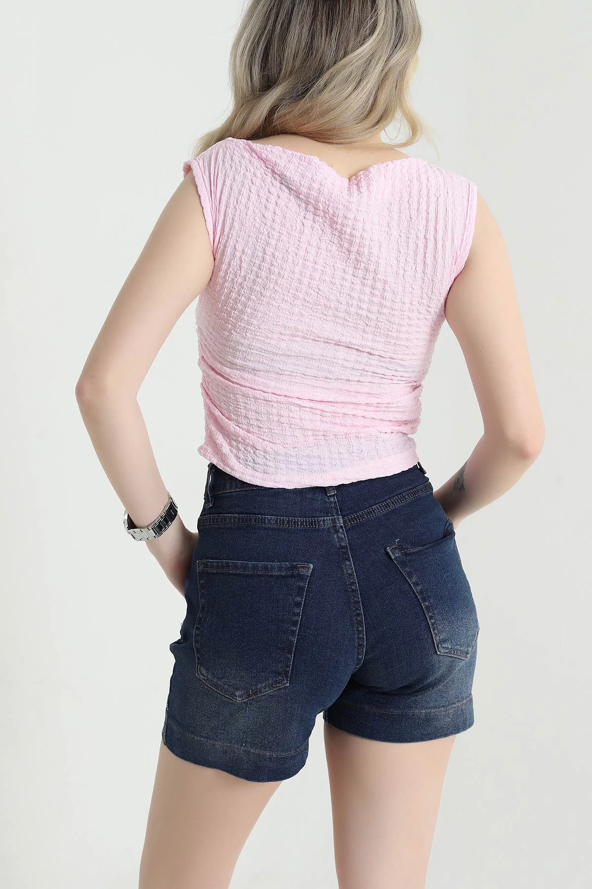 Pembe Büzgülü Kolsuz Gofre Kadın Bluz 456290
