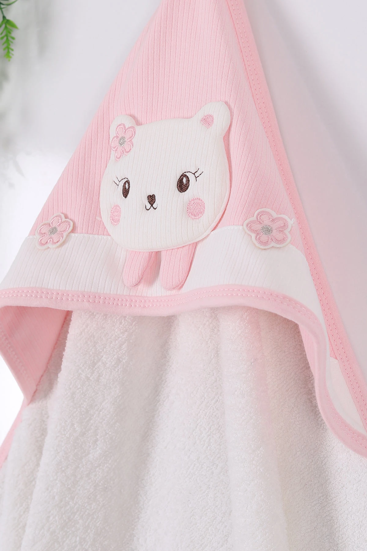 Pembe Çiçekli Kedi Nakışlı Bebe Havlu 261957
