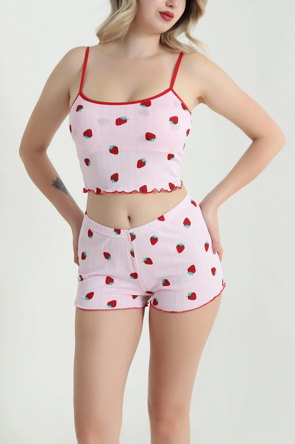 Pembe Çilek Desenli Kadın Şortlu Pijama Takımı 466379