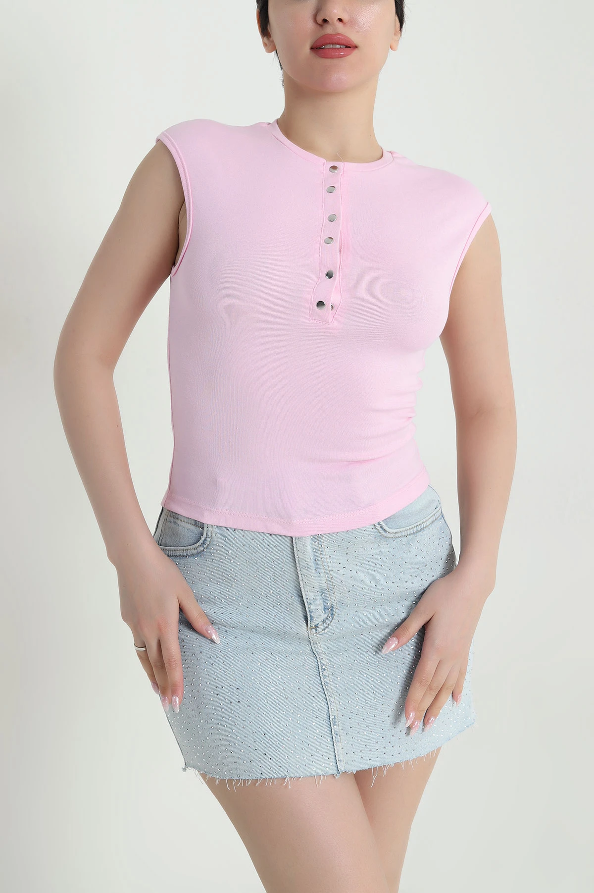 Pembe Çıtçıtlı Kolsuz Kadın Bluz 462324