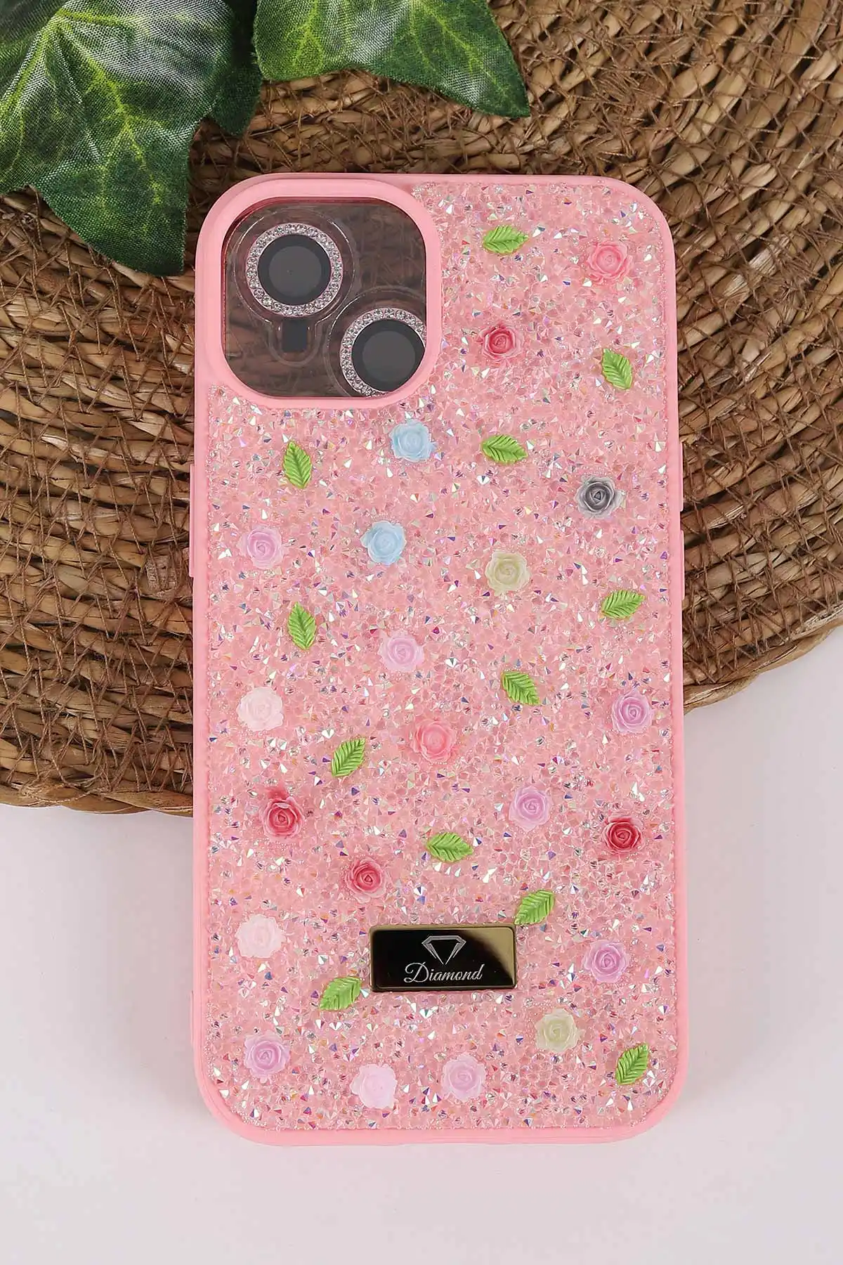 Pembe TeknoCase İPhone 13 Uyumlu Rose Diamond Case Serisi Gül Desenli Lens Hediyeli Sert Silikon Telefon Kılıfı 450125