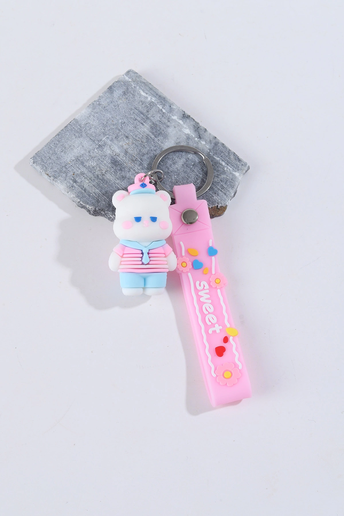 Pembe Üniformalı Ayı 3D Silikon Anahtarlık ve Çanta Süsü 304264