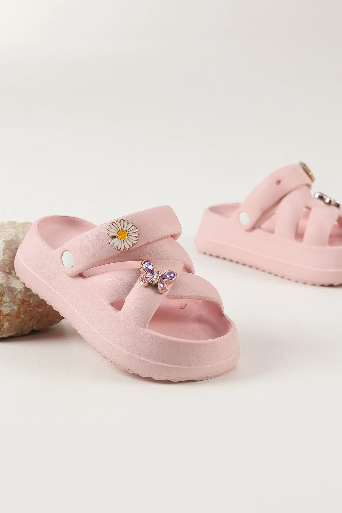 Pudra Çapraz Bantlı Tokalı Kız Çocuk Sandalet 462435