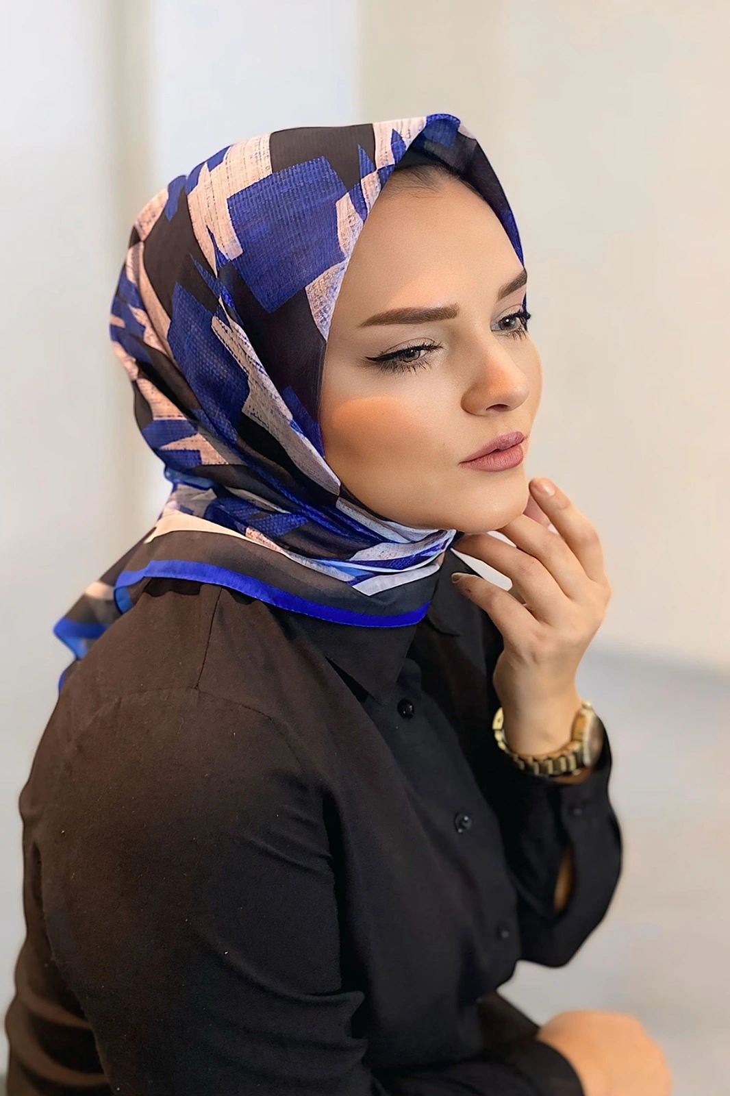 Saks Mavisi 90x90 Cm Dijital Baskı Bella Desenli Pamuk Eşarp 349471