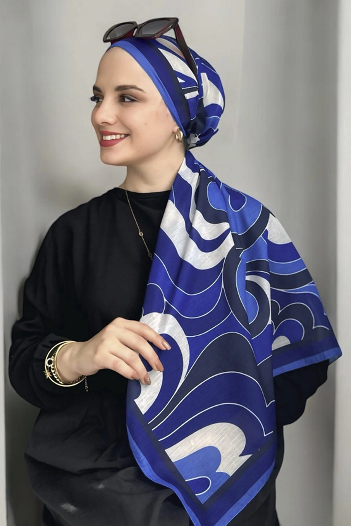 Saks Mavisi 90x90 Cm Dijital Baskı Colorful Desenli Pamuk Eşarp 373003