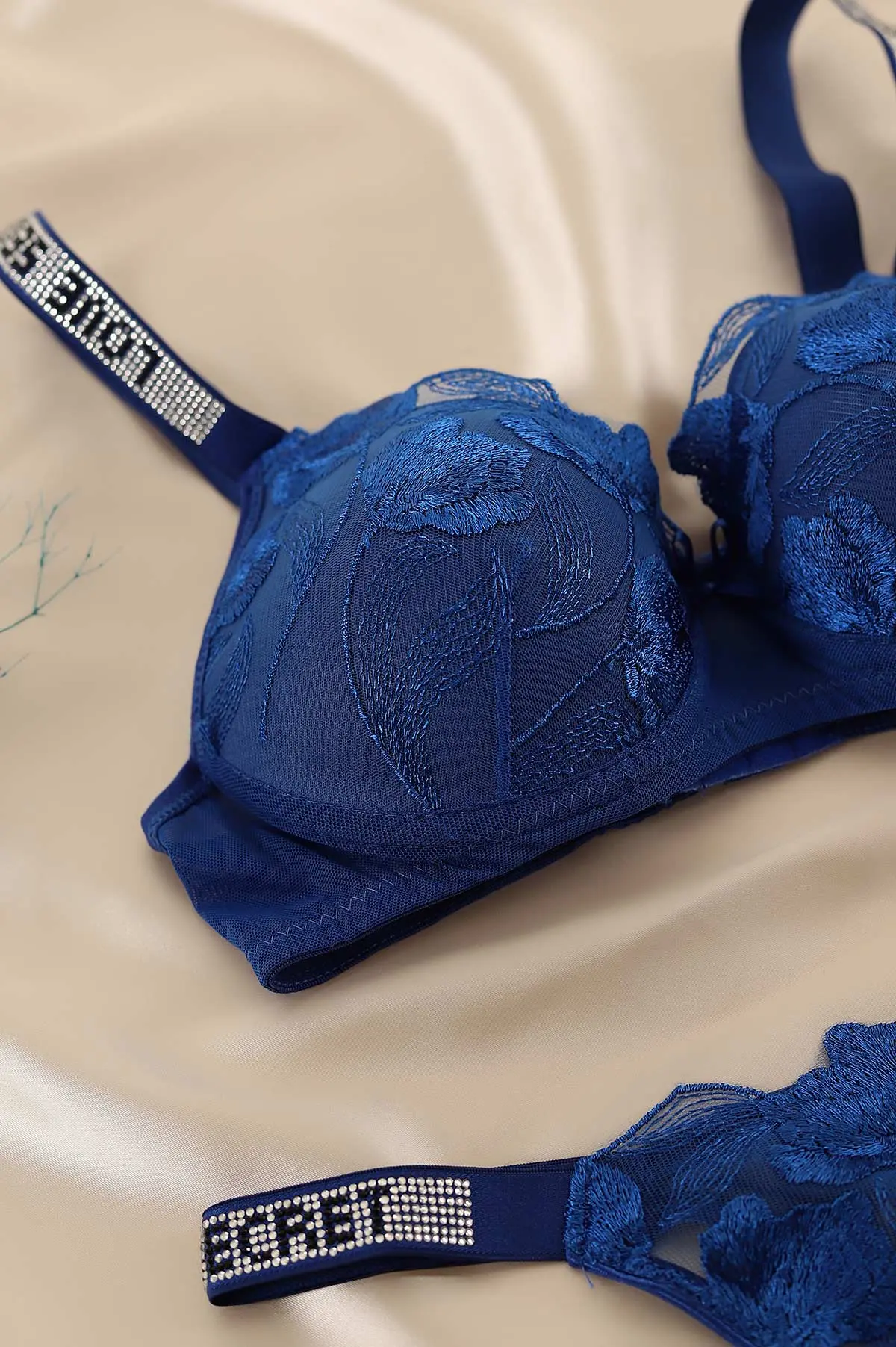 Saks Mavisi İşlemeli Taş Askılı Destekli Sütyen Takımı 287618