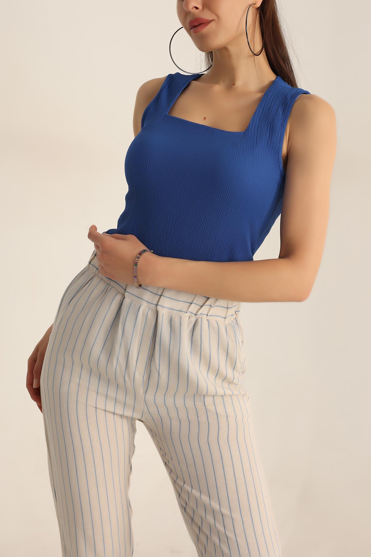 Saks Mavisi U Yaka Kolsuz Bluz 188115