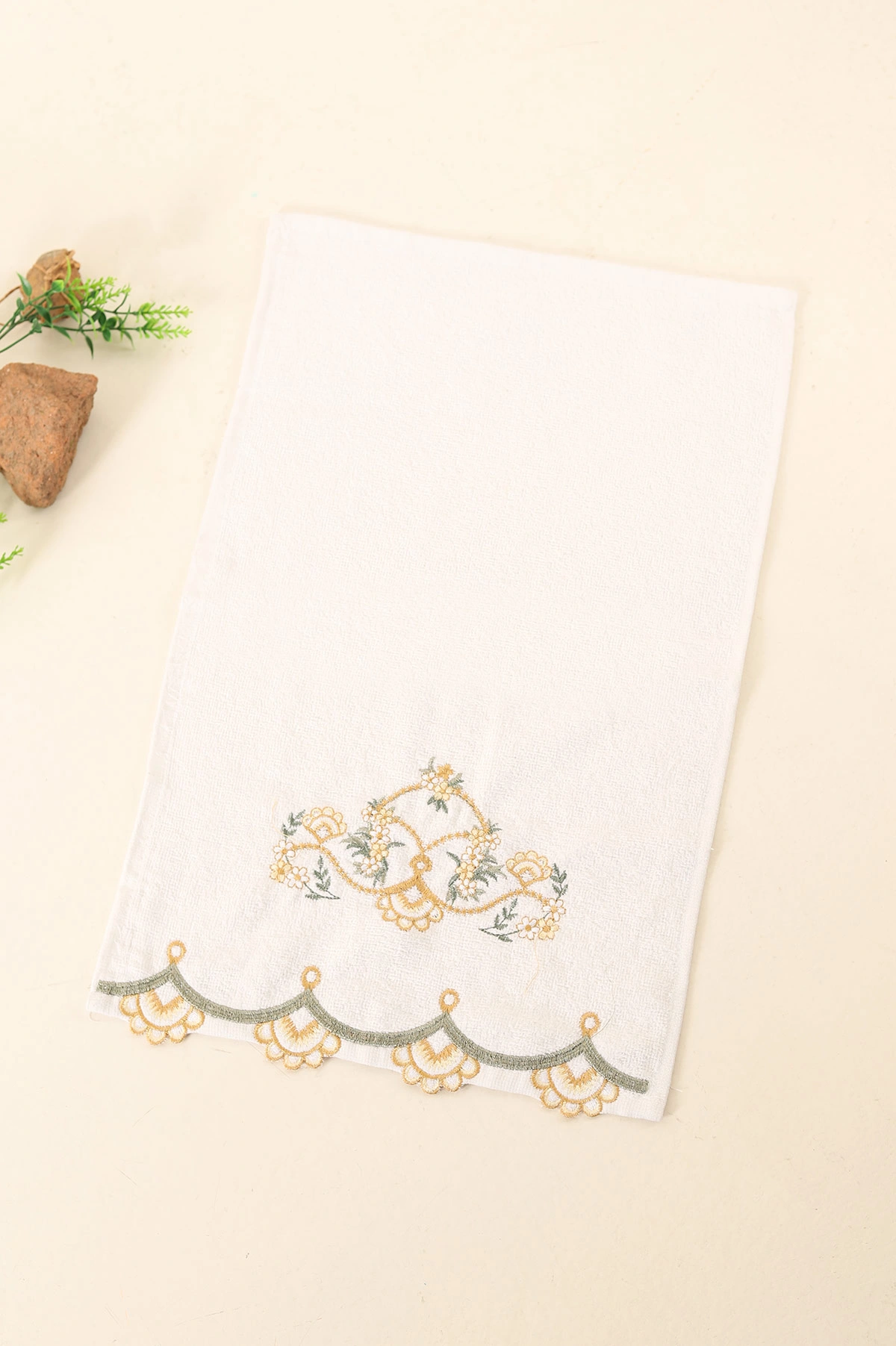 Sarı 30x50 cm Kadife Nakışlı Havlu 288725