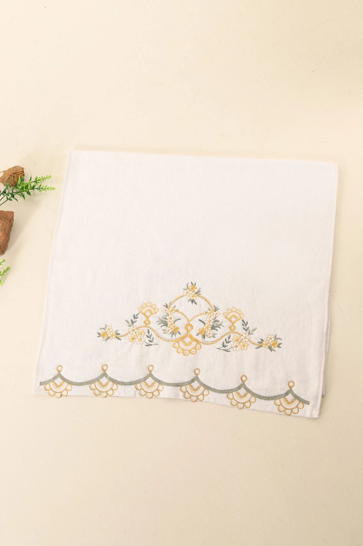 Sarı 50x90 cm Kadife Nakışlı Havlu 288731