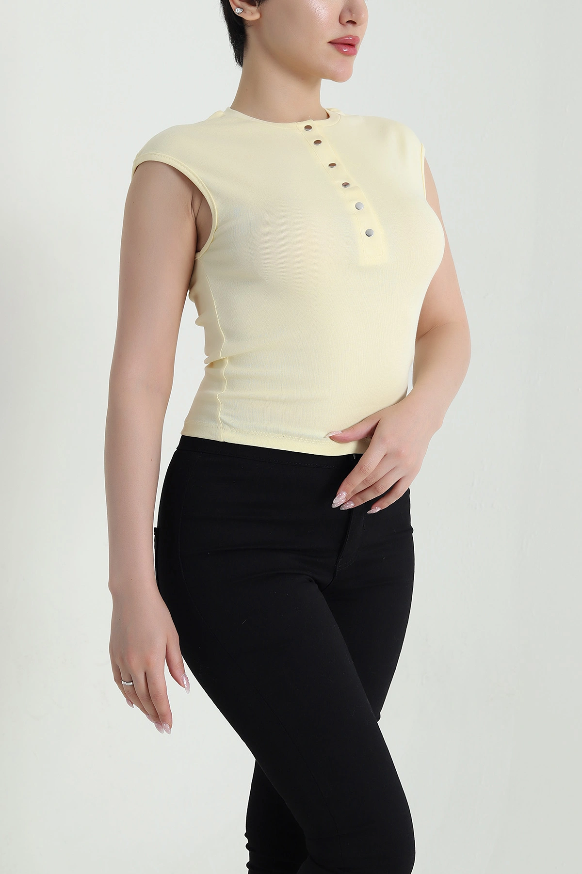 Sarı Çıtçıtlı Kolsuz Kadın Bluz 462325