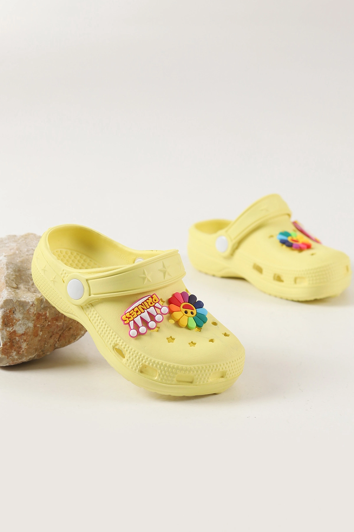 Sarı Figürlü Kız Çocuk Sandalet 462483
